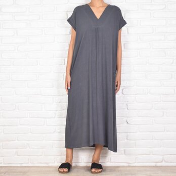 再販　リネン素材のシンプルなVネックワンピース　チャコールグレーの画像