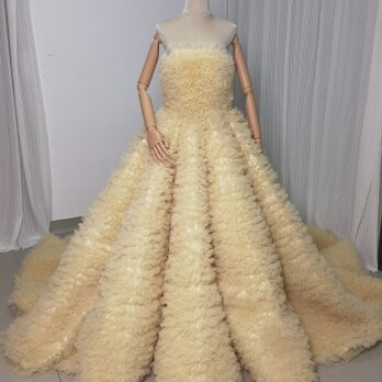 豪華！カラードレス パステルイエロー ベアトップ 柔らかく重ねたチュールスカート ボリュームドレス 結婚式の画像