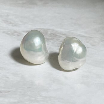 【ワケありな逸品】ちょっと大きな照りっ照りバロックパールのピアス/イヤリング 11mm 12mm 真珠 スタッド チタンの画像