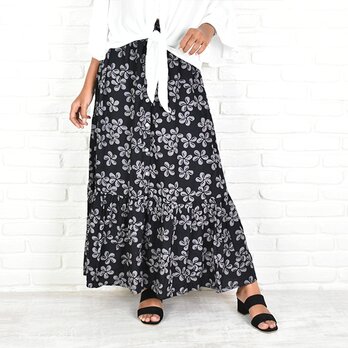 夏の新作！ろうけつ染めプルメリアティアードスカート　＜ブラックグレー＞