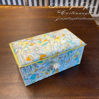 [floret pattern cartonnage]グラフィカルな生地で作ったソーイングケース（Y）の画像