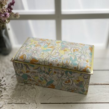 【Pom doux – fleur & fruit】仕切り付き＊花柄のふた付き収納ボックスの画像