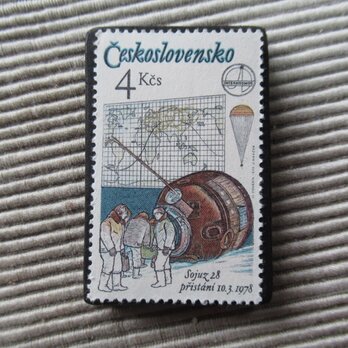 チェコスロバキア　切手ブローチ　9826