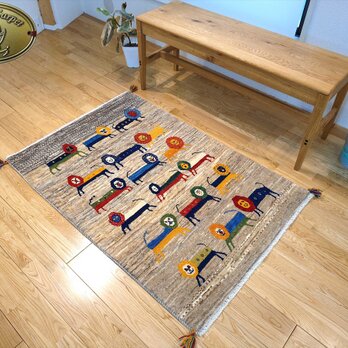 ペルシャ　ライオンギャッベ　パルヴィーズ　カシュクリ　コルクウール　125x83cm　カラフルなライオン　RJ9813の画像