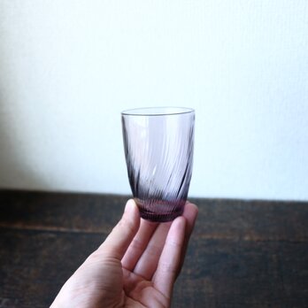 サイダーを飲みたくなる◆昭和戦後　プレスガラスコップ　グラス　古民家　昭和レトロ　ニュートロ　薄紫の画像