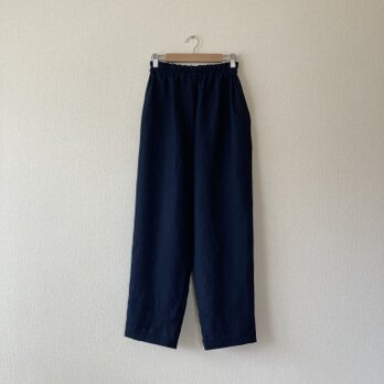 リネン100％のパンツ　ネイビーの画像