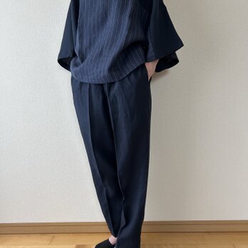 リネン100％のパンツ　ネイビー　サイズ展開ありの画像
