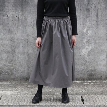 美しいシルエットで魅せる、大人のカジュアルスカート。 タイプライター（グレイ）灰色