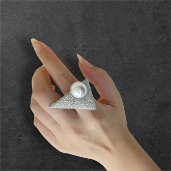 ビーズ刺繍リング　triangle×pearl　A