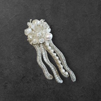 海の生き物　くらげの刺繍ブローチの画像