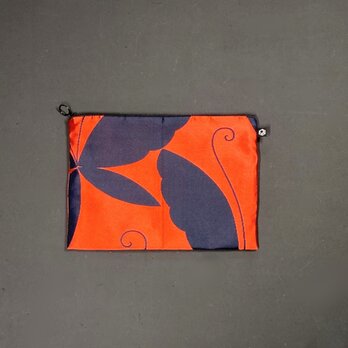 おびポーチ≪小≫　NAVY×蝶　着物リメイク　フラットファスナーポーチ　の画像