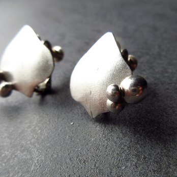 さりげない普段のお洒落に・シルバーイヤリング