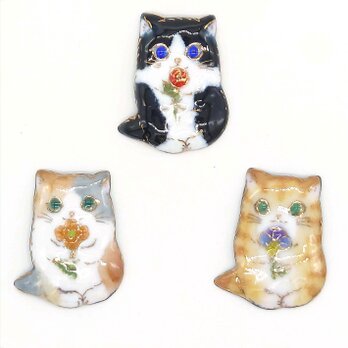 お花ちび猫の七宝焼ピンブローチ（ピンバッジ）【受注制作】の画像