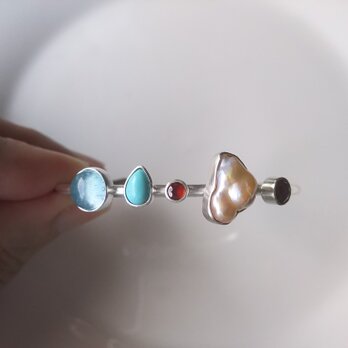 宝石箱のバングルの画像