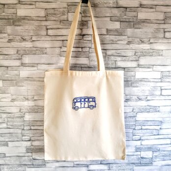青いバスの刺繡　トートバッグ　レッスンバッグ　エコバッグ　ショルダーバッグ　生成り　コットン　シンプル　かわいい　の画像