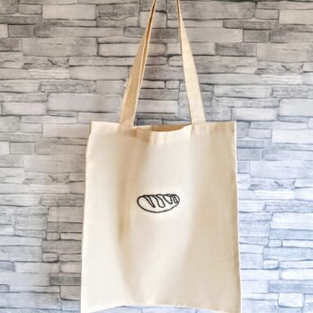 黒いパンの刺繡　トートバッグ　エコバッグ　レッスンバッグ　生成り　コットン　マチなし　A4サイズ収納可　シンプルの画像