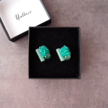 【天然石刺繍／ピアス】 Green Onyx × Aventurine × GreenStrawberryQuartzの画像
