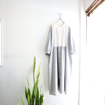 タックヨークワンピース (light gray x ecru)の画像