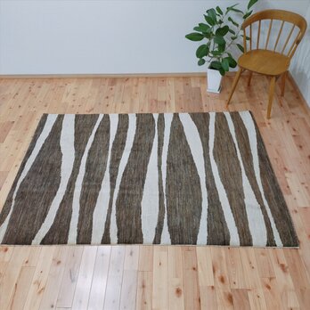 訳あり品35%OFF】夏は涼しく冬は暖かい天然ラグ 無染めのウール　201x142cm　P205の画像