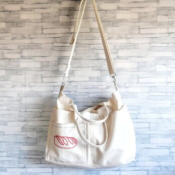 刺繍のパンのポケット　横長ショルダーバッグ　ボストンバッグ　斜め掛け　シンプル　2way　2ポケット　大容量　Lサイズ　の画像