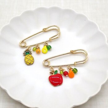 《２種類から選べる》フルーツチャームブローチ