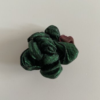 ミニバラのブローチの画像