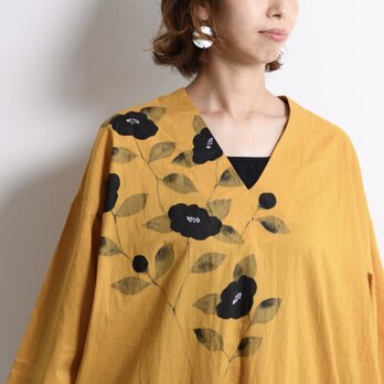 ゆったりカフタンワンピース・手描き・山茶花の画像