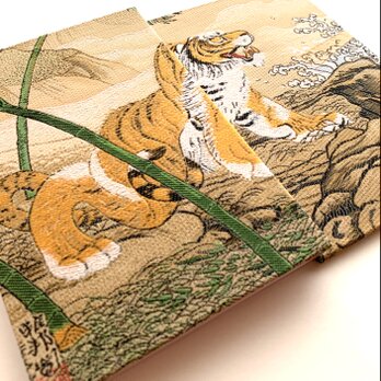 『龍虎図屏風』　橋本雅邦御朱印帳　近代絵画重要文化財　龍　虎　近代アート　額絵御朱印帳　蛇腹御朱印帳　御朱印帳　桐生織物の画像
