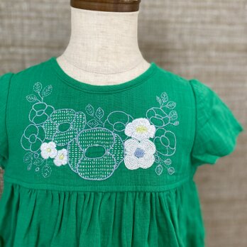 size90㎝ 刺繍チュニックワンピース　グリーンの大きな花の刺繍　の画像