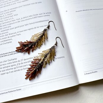 P401-ヴィンテージピアス・U.S.A. Bugle Bead Dangle Pierced Earringsの画像