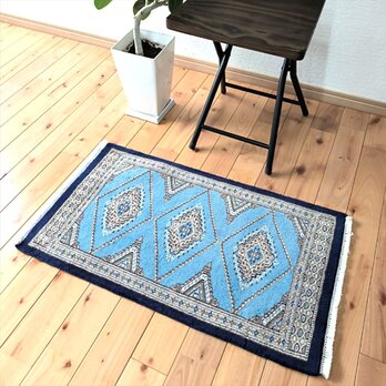 iichi限定目玉品】パキスタン絨毯 ハイクオリティ 79x45cm 玄関マット 手織り　水色 ネイビーの画像