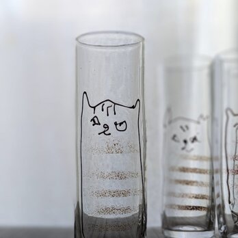 細長いコップの画像