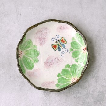 緑の花と蝶の色絵菊皿の画像