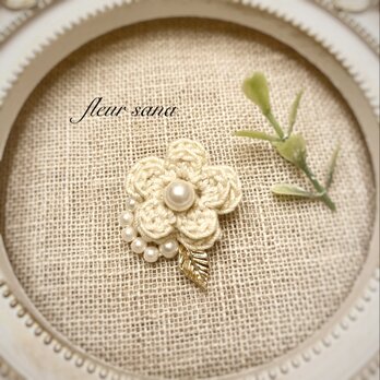 baby flower motif  ベイビーフラワーのブローチ  ivoryの画像