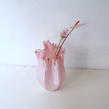 ピンクのひらひらオーロラ花瓶の画像