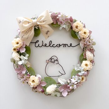 ベリーを運ぶほっこり文鳥のWelcomeリボンリースの画像