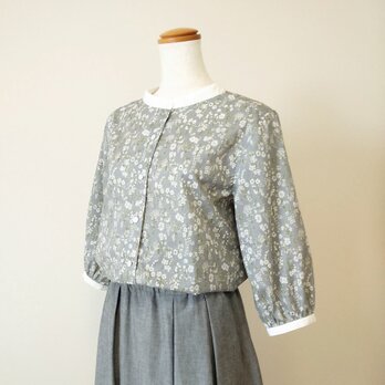 Neat flowers blouse ライトグレー Ｍ～Ｌサイズの画像