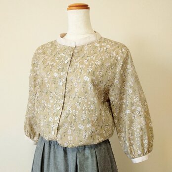 Neat flowers blouse ソフトベージュ Ｍ～Ｌサイズの画像