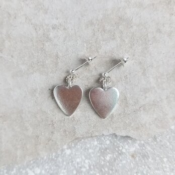 カレンシルバーのフラットハート耳飾り M /ピアス or イヤリングの画像
