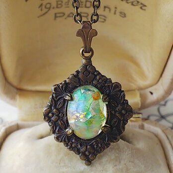 ヴィンテージ　Green-MixｰOpalドラゴンズブレス　花葉台座ネックレス