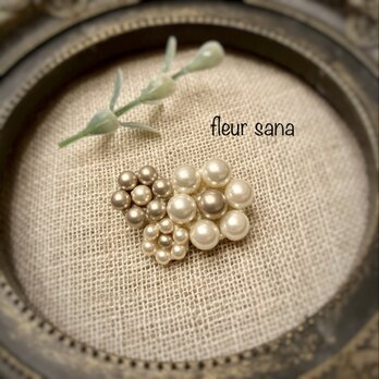 mosaic flower  モザイクフラワーのブローチ  white・cream・beigeの画像