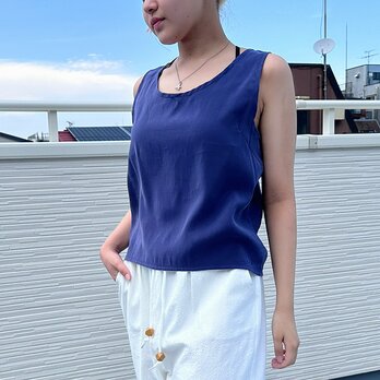 【数量限定】後ろ斜め空きのタンクトップブルー24033BLの画像
