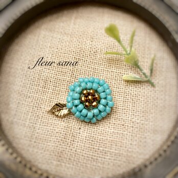 petit flower  プチフラワーのブローチ  ビーズ・メタルチャーム  turquoise blueの画像