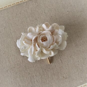 染め花のポニーフック(オフホワイト)の画像