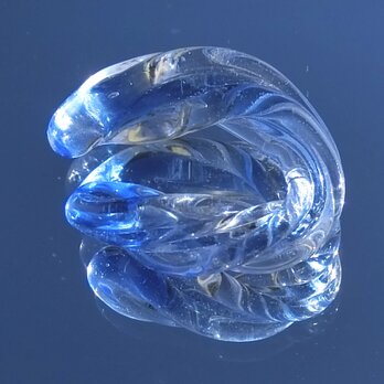 煌めく流水のガラスイヤーカフの画像
