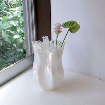 白いオーロラの花瓶-240731の画像