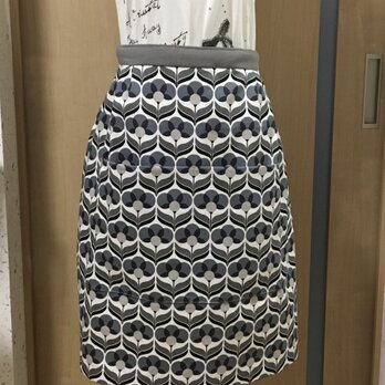 レトロポップな柄でクイックエプロンの画像