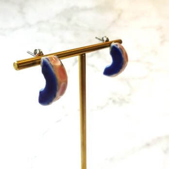 彫模様のフープデザインpierce/earring（ピンク×青色）の画像