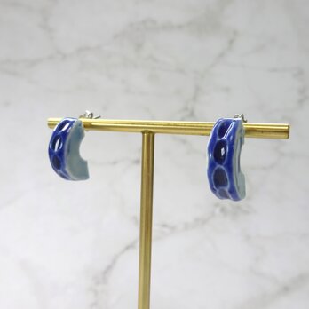 彫模様のフープデザインpierce/earring（水色×青）の画像