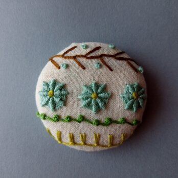 刺繍ブローチの通販 | iichi 日々の暮らしを心地よくするハンドメイドやアンティークのマーケットプレイス